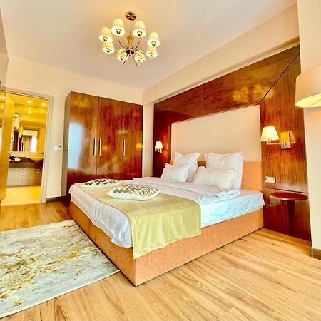 Presidential Luxury Apartments With Amazing View - Yamaluxe Бухарест Экстерьер фото