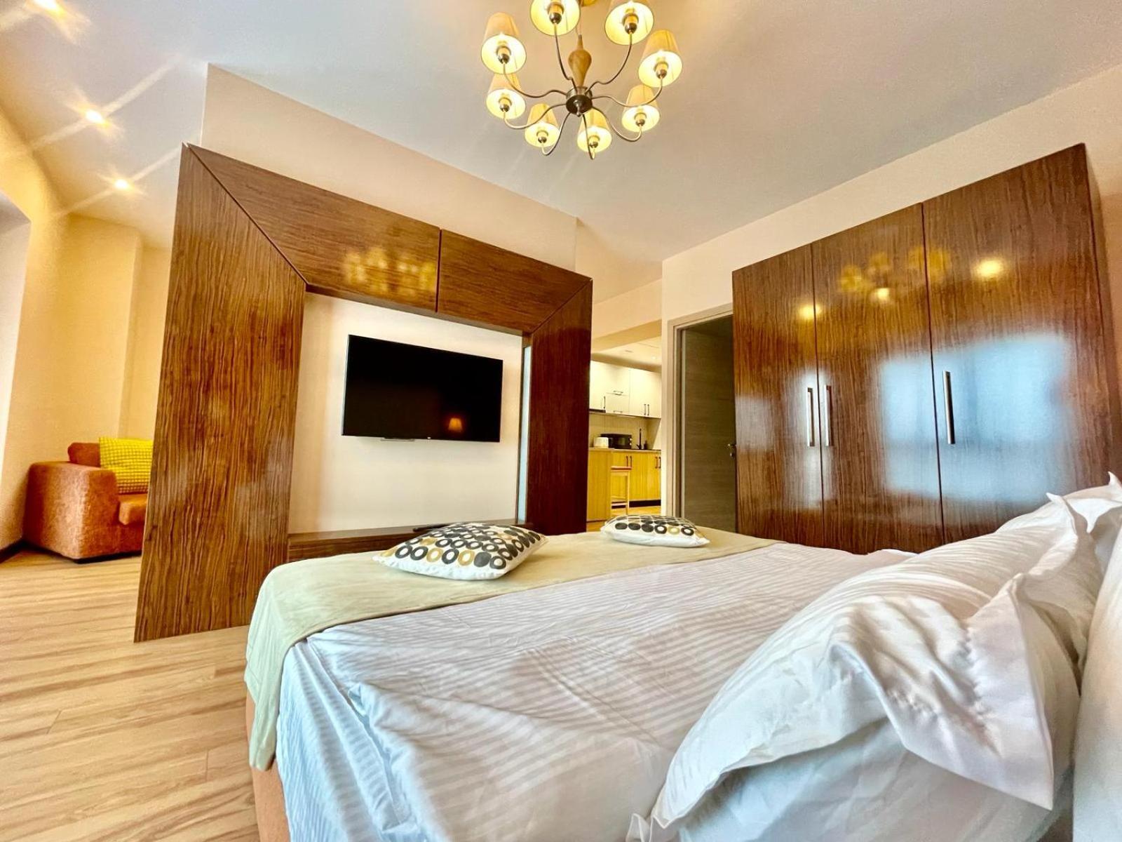 Presidential Luxury Apartments With Amazing View - Yamaluxe Бухарест Экстерьер фото