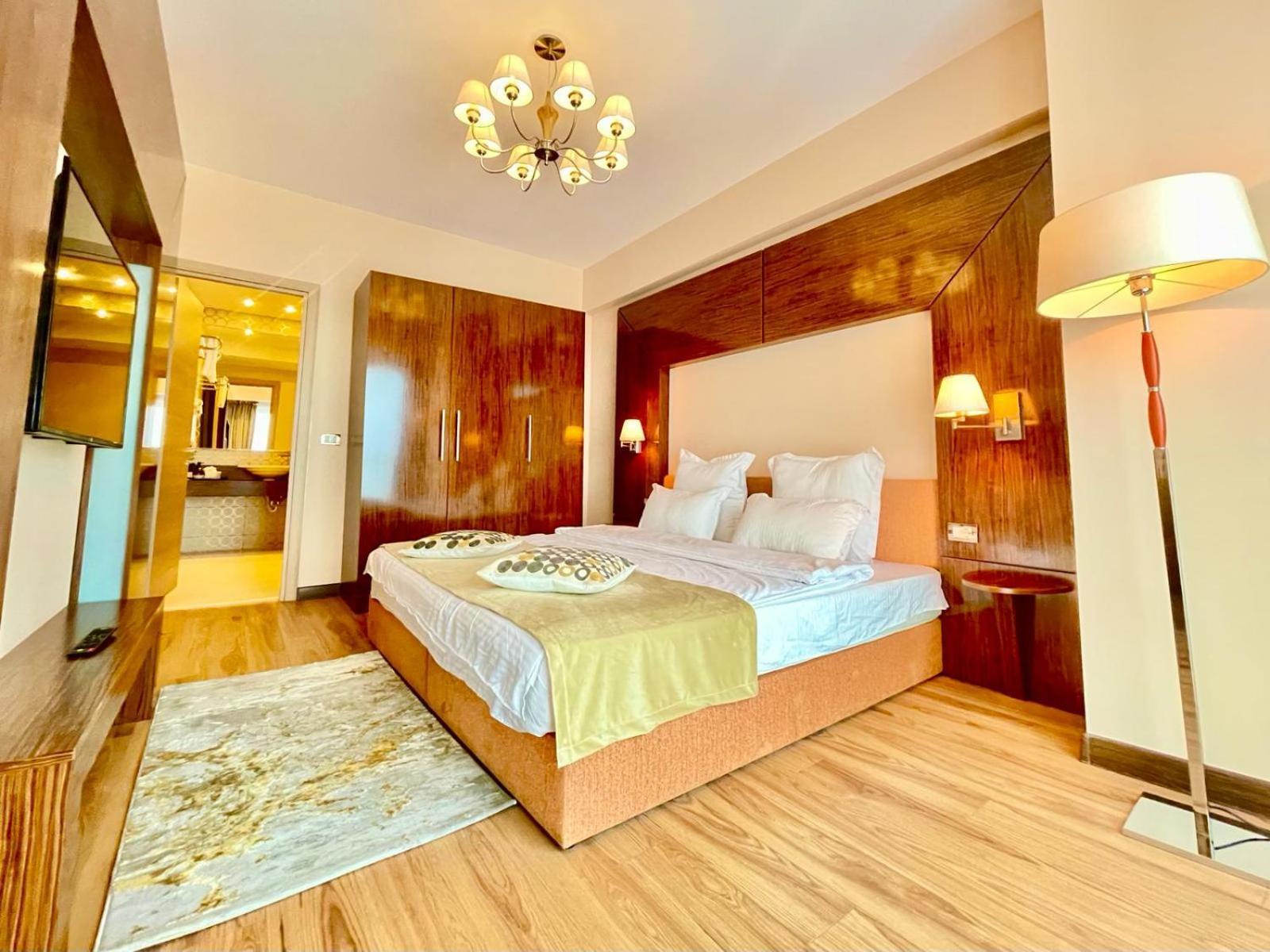 Presidential Luxury Apartments With Amazing View - Yamaluxe Бухарест Экстерьер фото